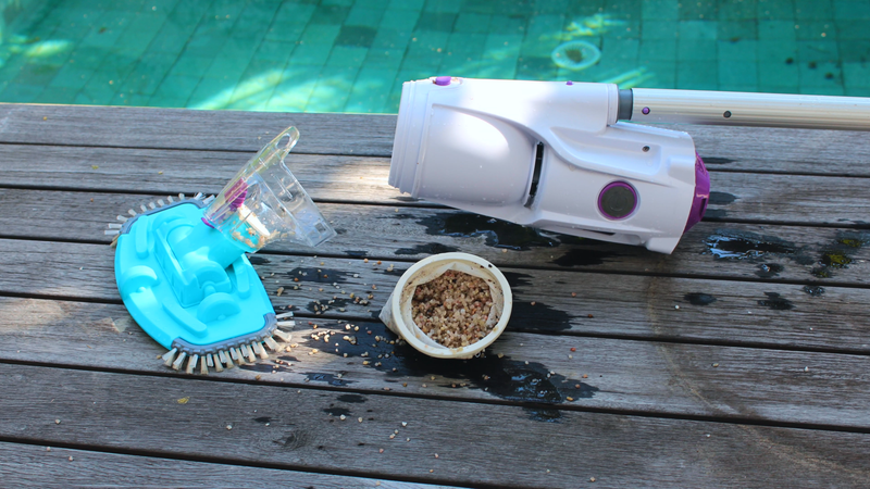 Load image into Gallery viewer, Kokido Telsa 30™ Efficient Cordless Pool Vacuum Cleaner Solution (EV30)
